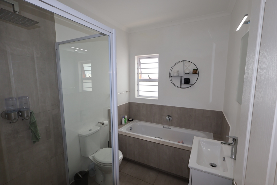 2 Bedroom Property for Sale in Beacon Bay Eastern Cape